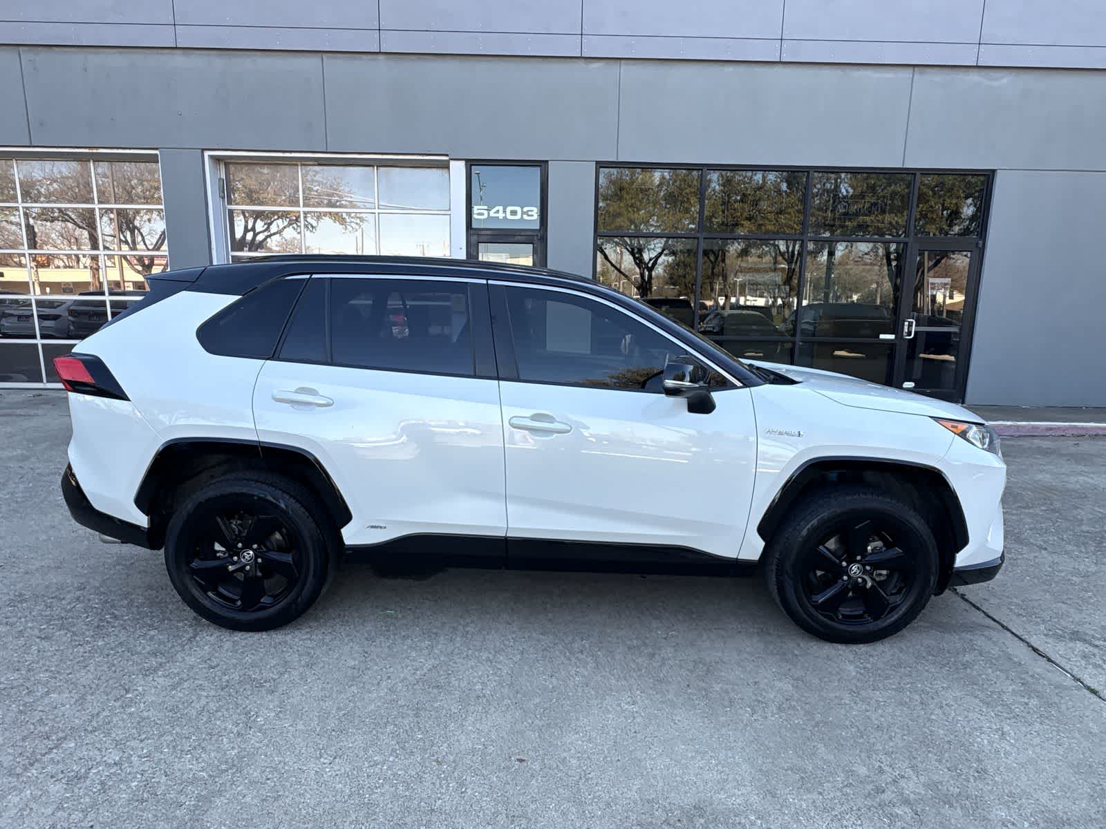 Thumbnail: 2020 Toyota RAV4 - 15