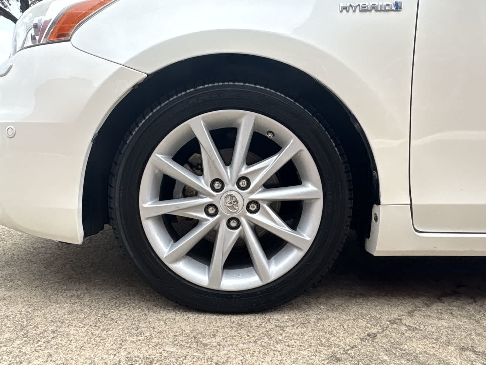 Thumbnail: 2012 Toyota Prius v - 20