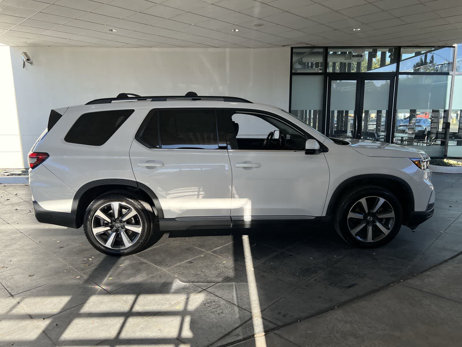 Thumbnail: 2023 Honda Pilot - 30