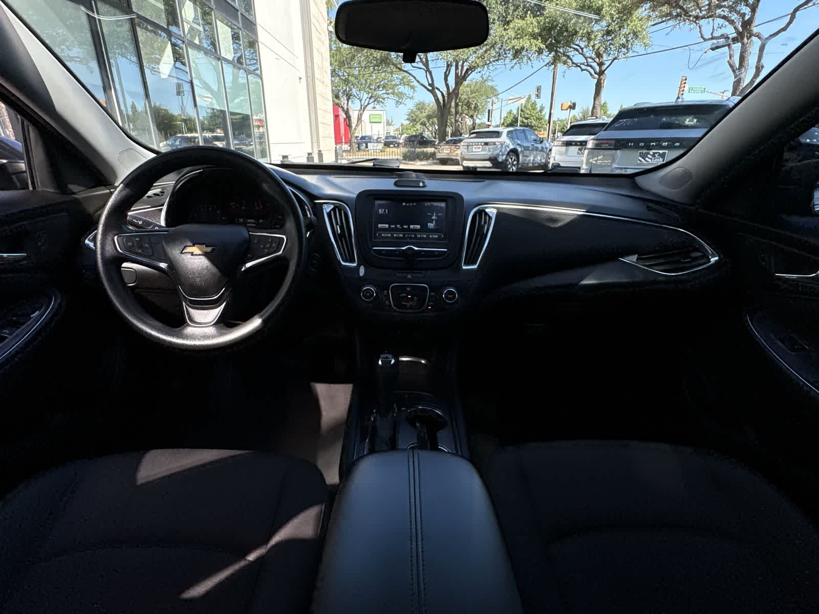 Thumbnail: 2018 Chevrolet Malibu - 8