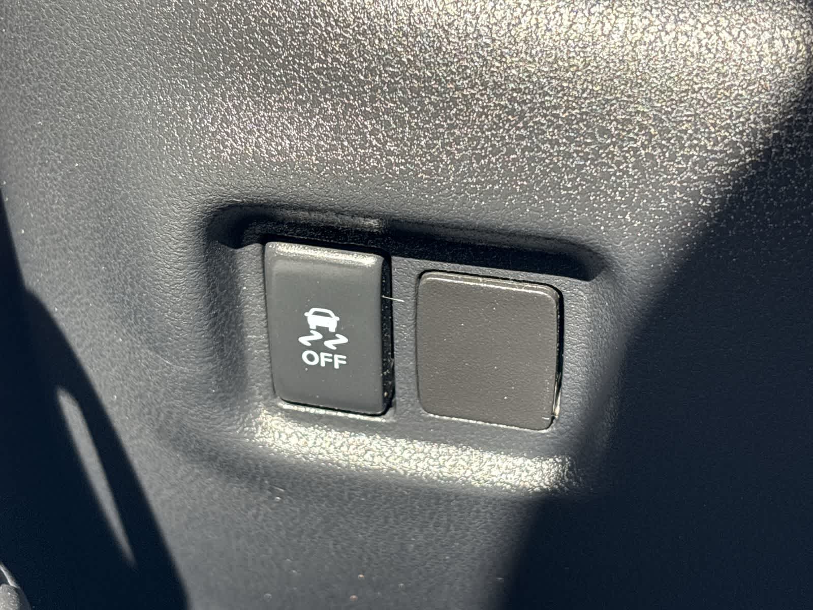 Thumbnail: 2013 Nissan Versa - 32