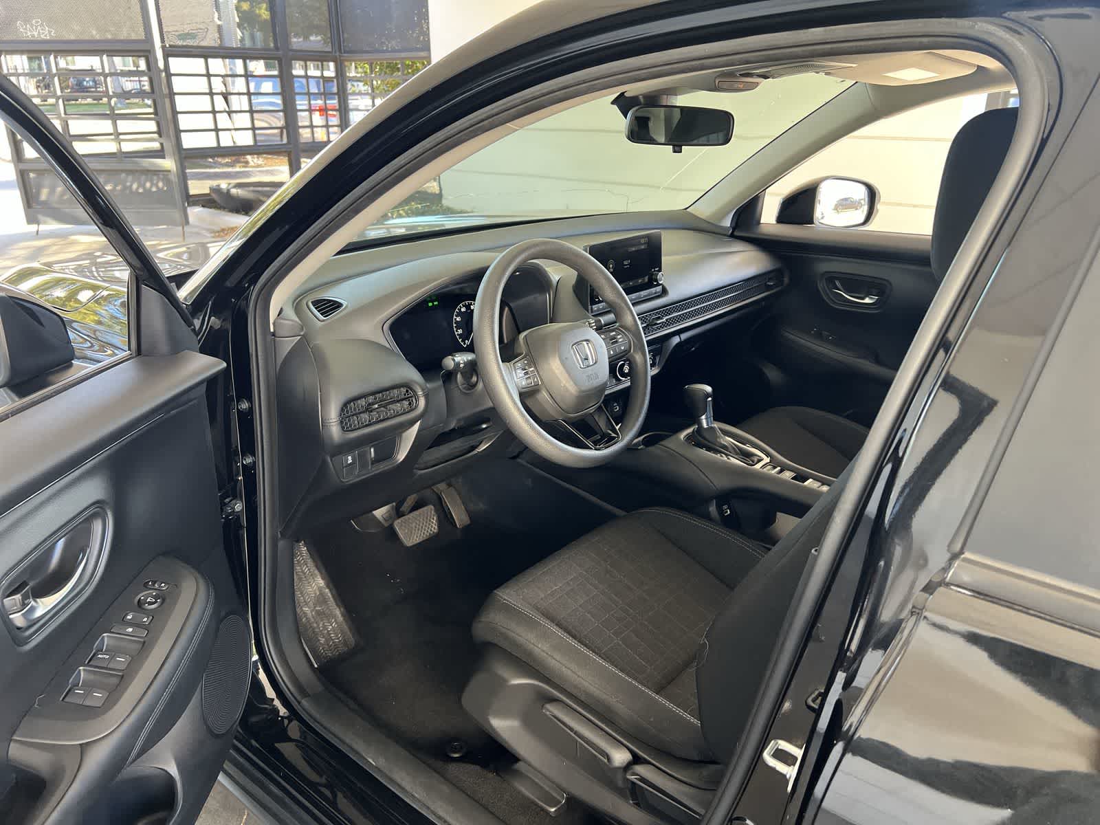 2023 Honda HR-V LX 2WD photo 2