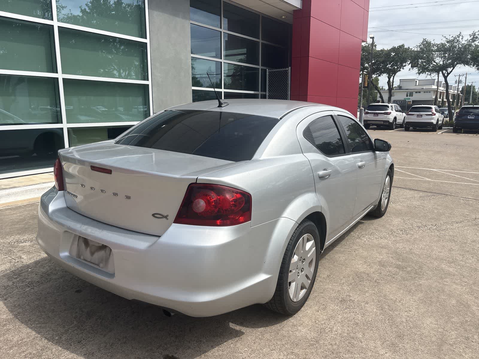 Thumbnail: 2011 Dodge Avenger - 6