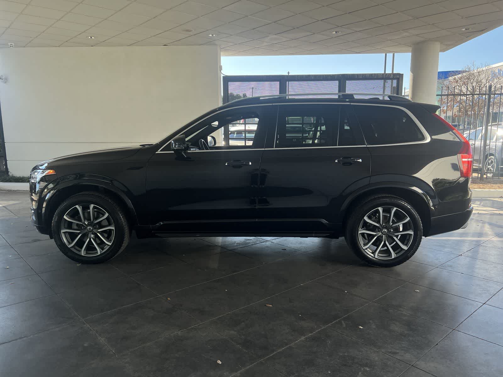 2017 Volvo XC90 T6 AWD Momentum photo 2