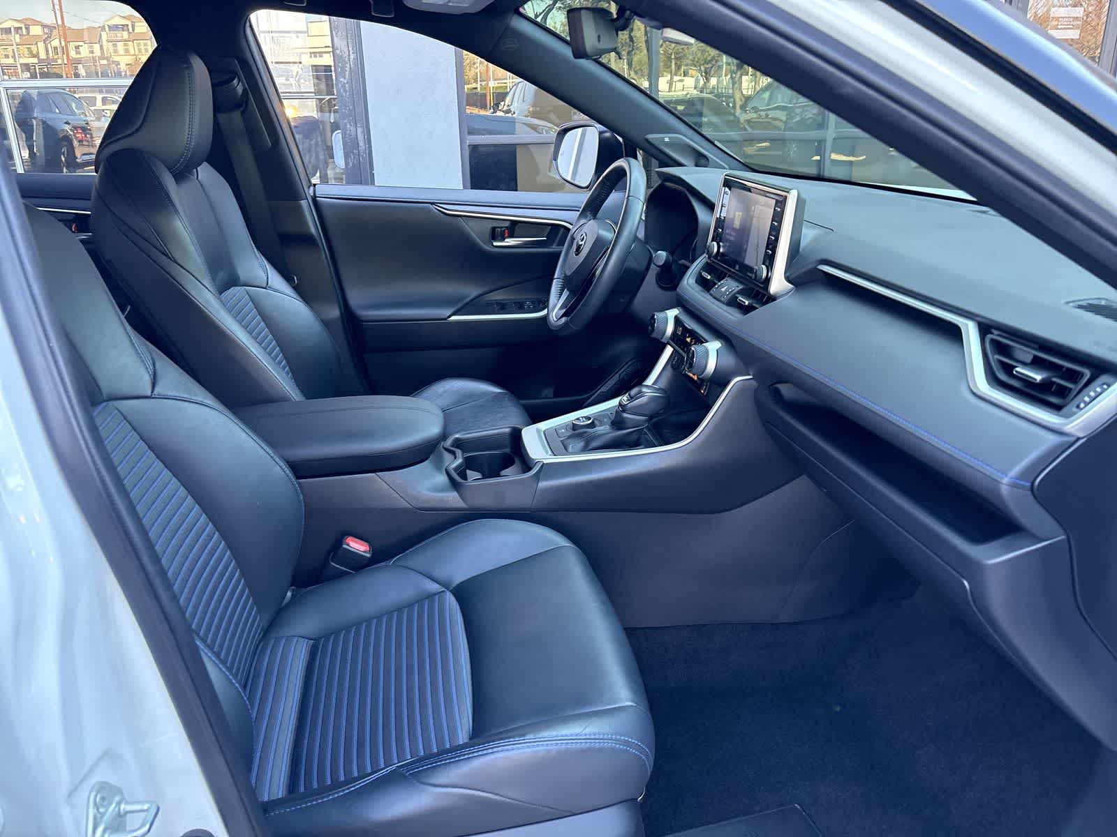 Thumbnail: 2020 Toyota RAV4 - 25