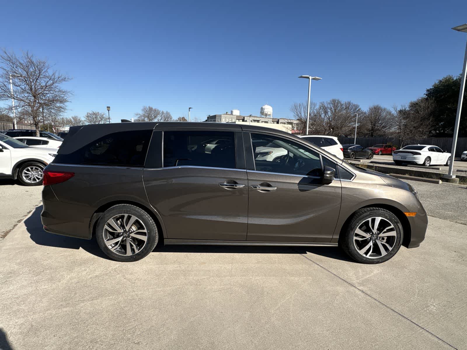 Thumbnail: 2023 Honda Odyssey - 23
