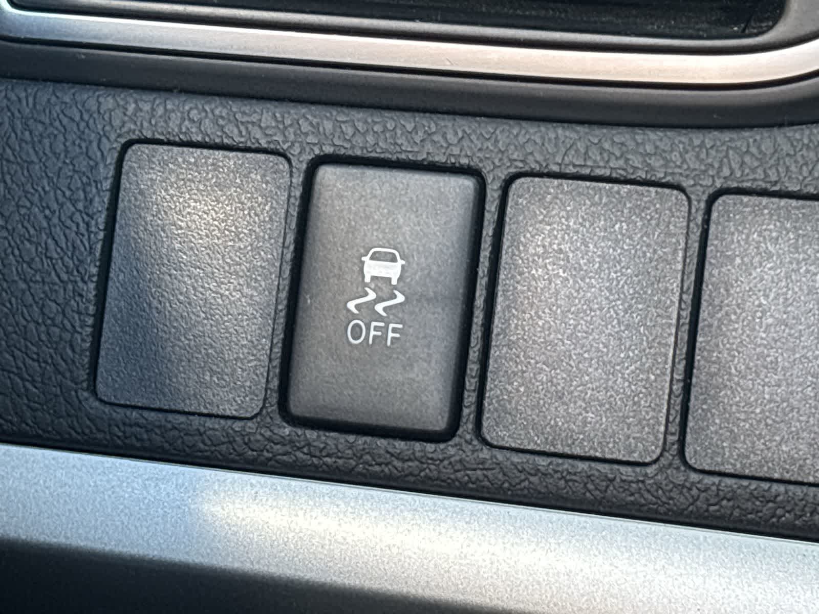 Thumbnail: 2015 Toyota Camry - 32