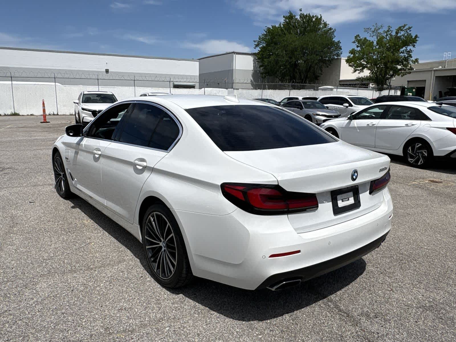 Thumbnail: 2023 BMW 5 Series - 4
