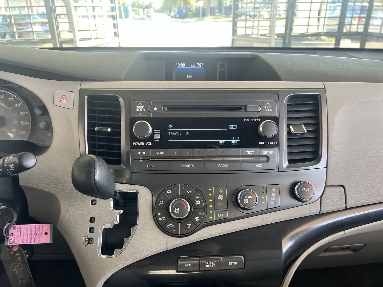 Thumbnail: 2011 Toyota Sienna - 15