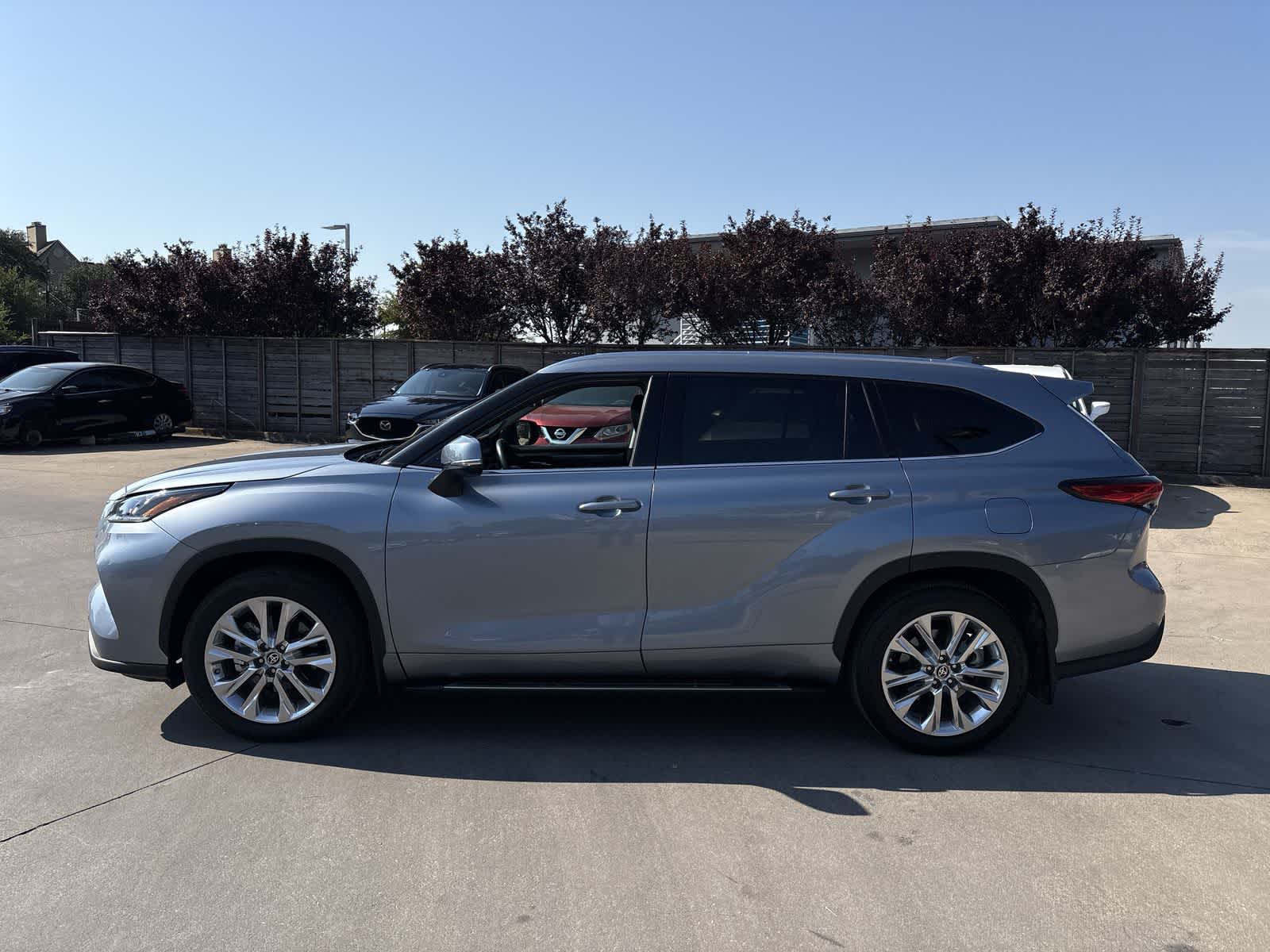 2021 Toyota Highlander Limited photo 2
