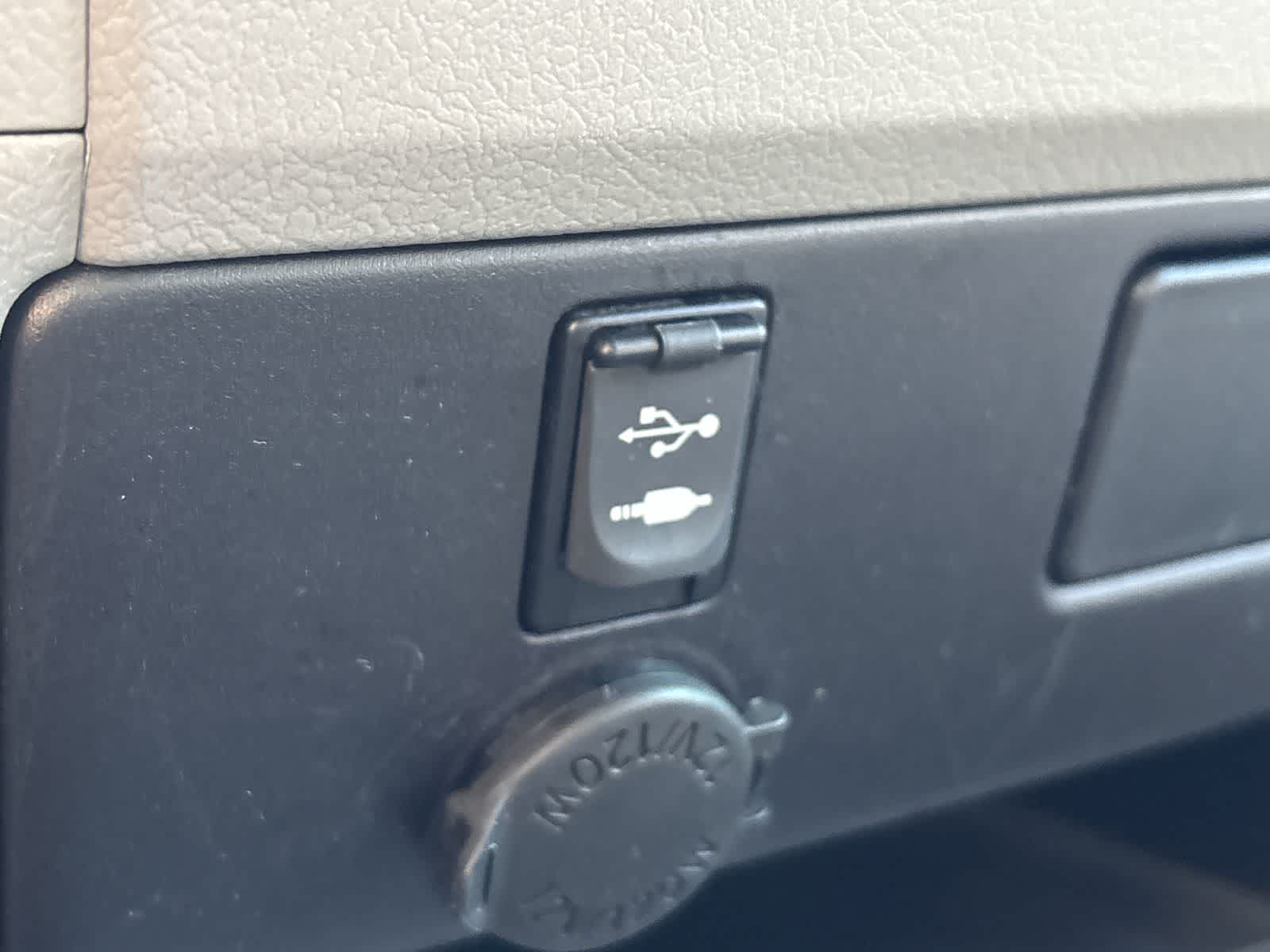 Thumbnail: 2015 Toyota Sienna - 30