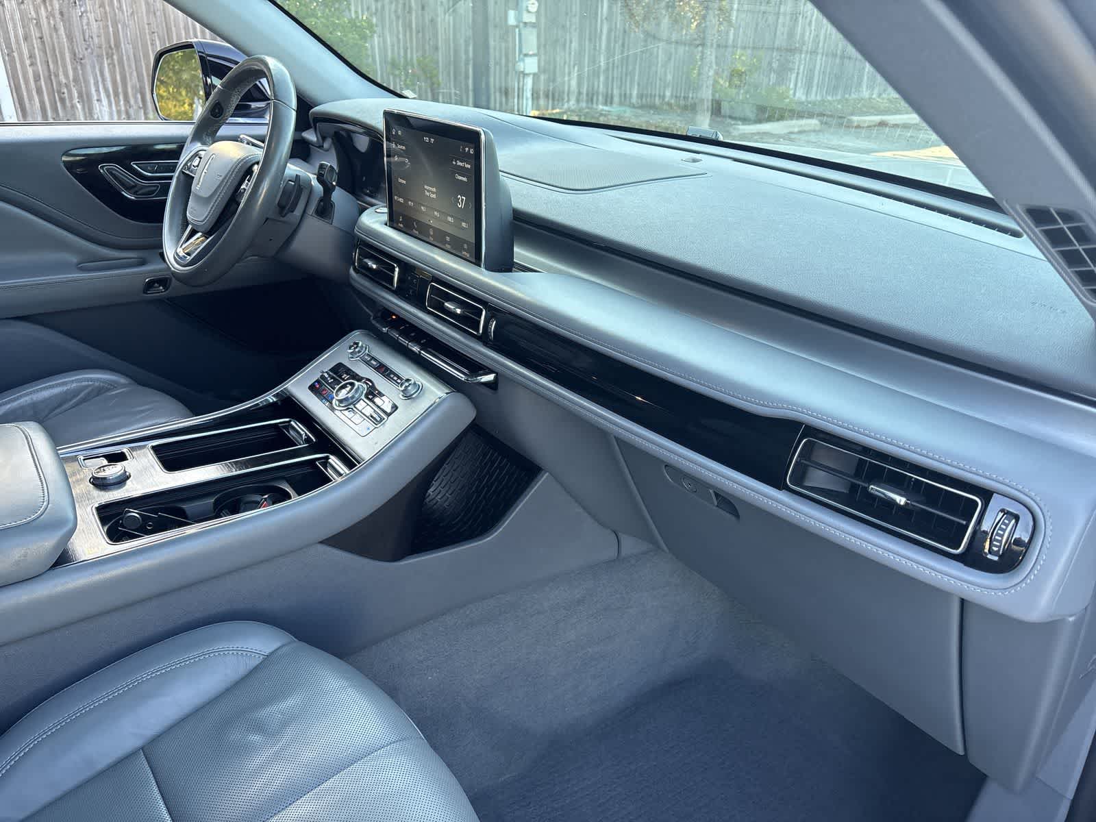 Thumbnail: 2020 Lincoln Aviator - 23