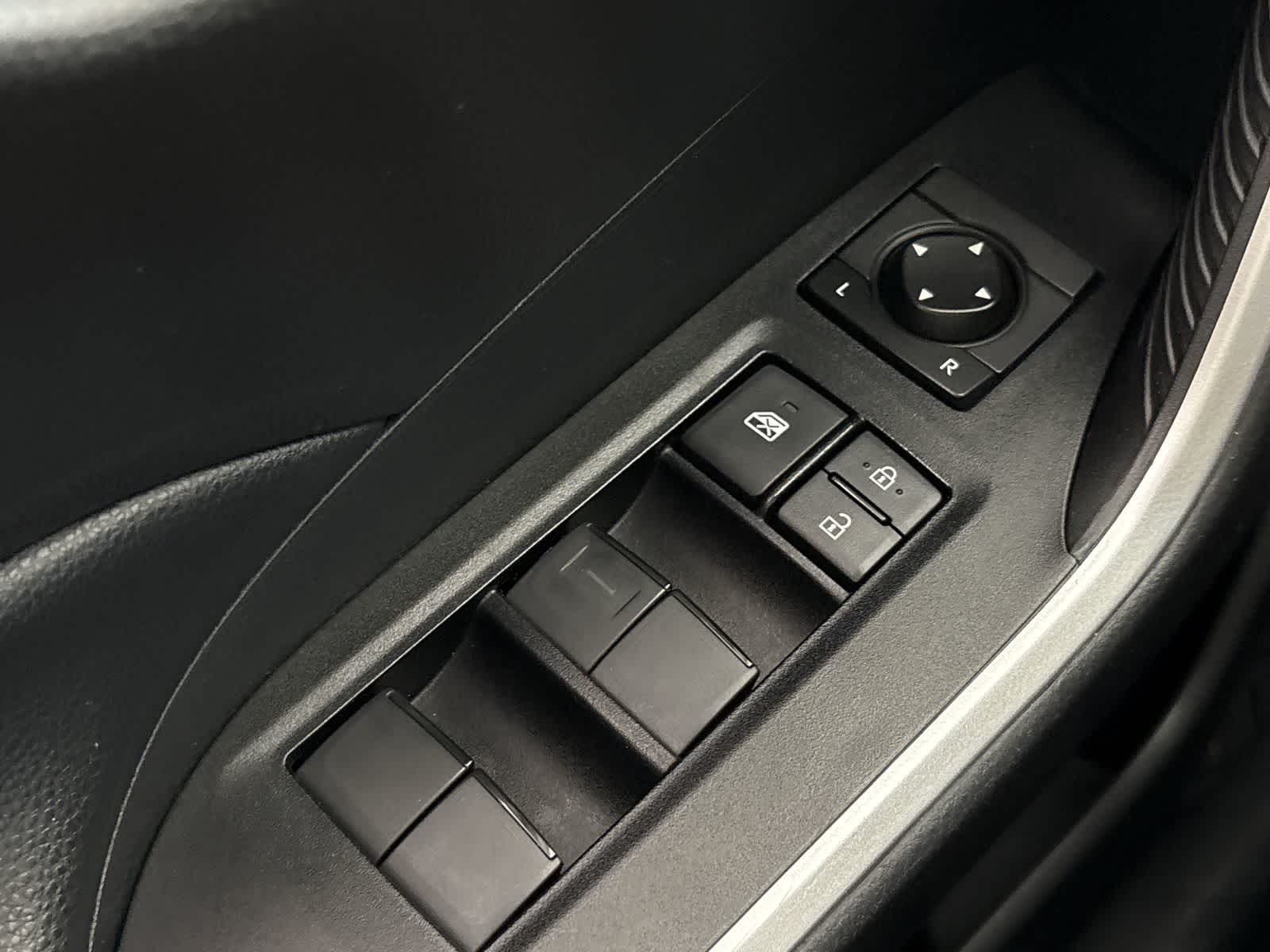 Thumbnail: 2020 Toyota RAV4 - 32