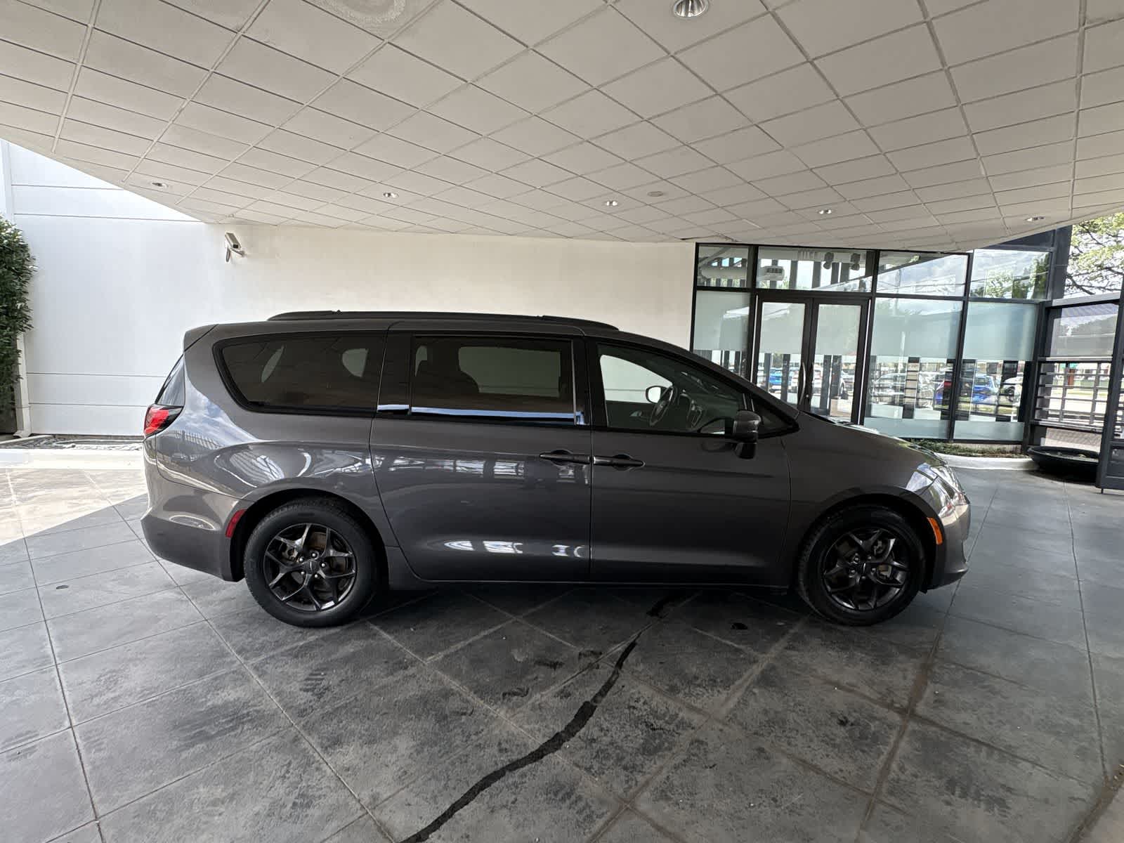 Thumbnail: 2020 Chrysler Pacifica - 24