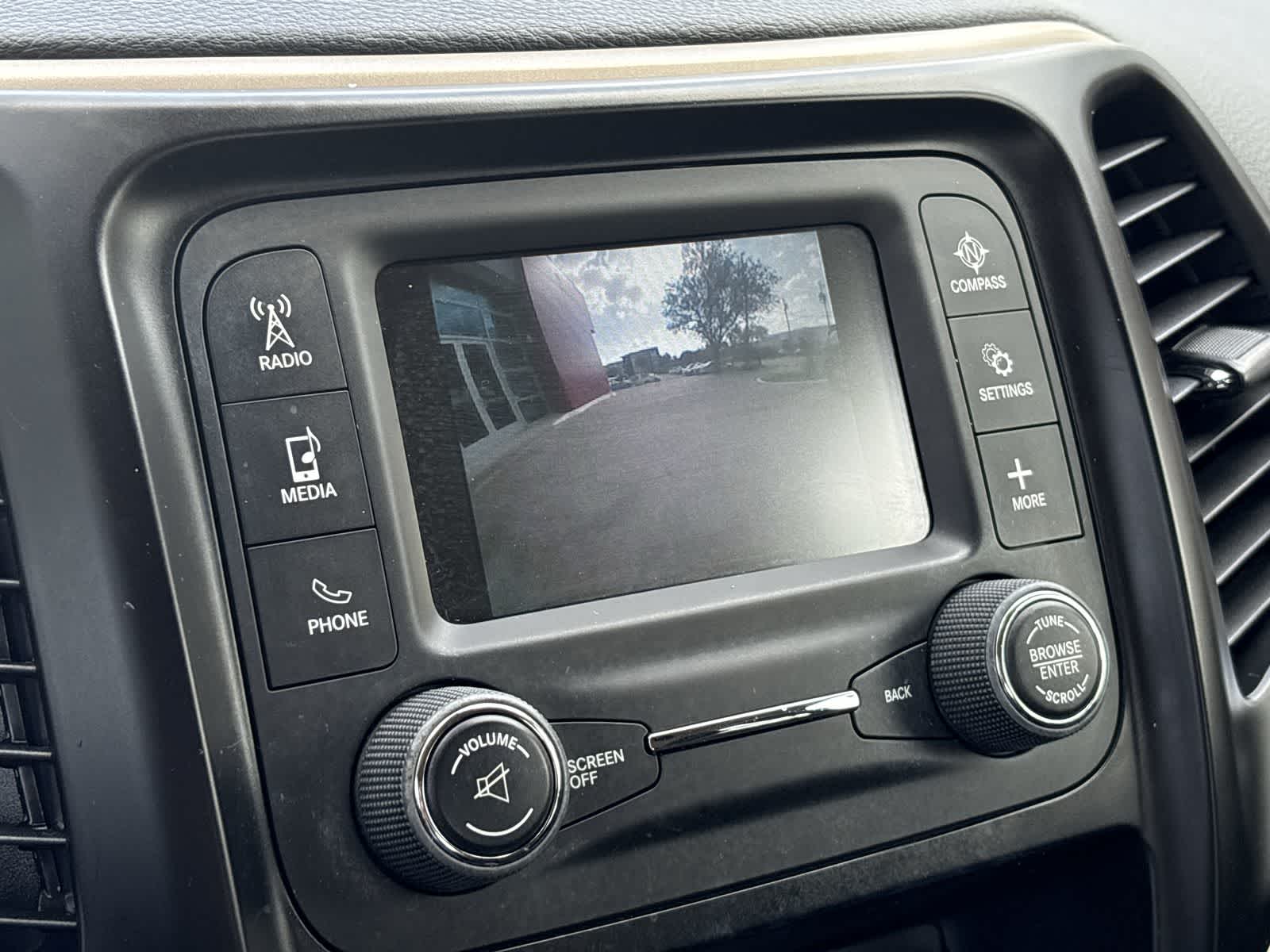 Thumbnail: 2016 Jeep Cherokee - 26