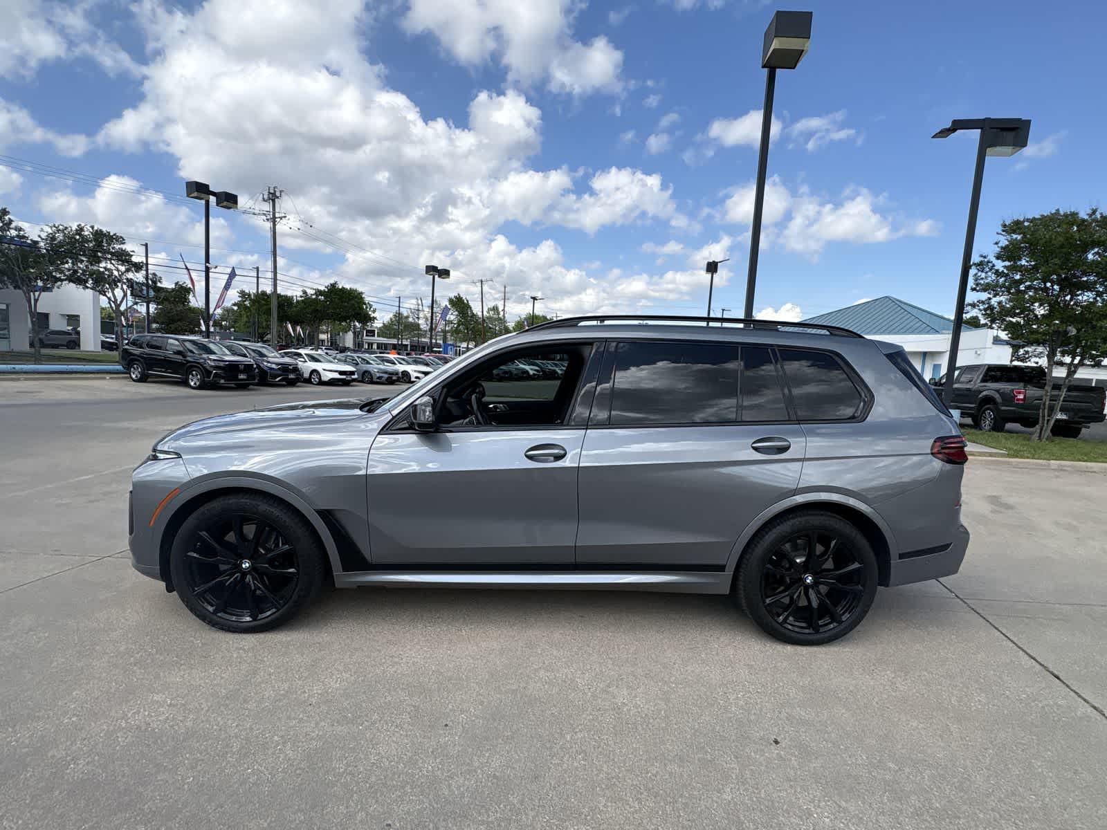 Thumbnail: 2023 BMW X7 - 3