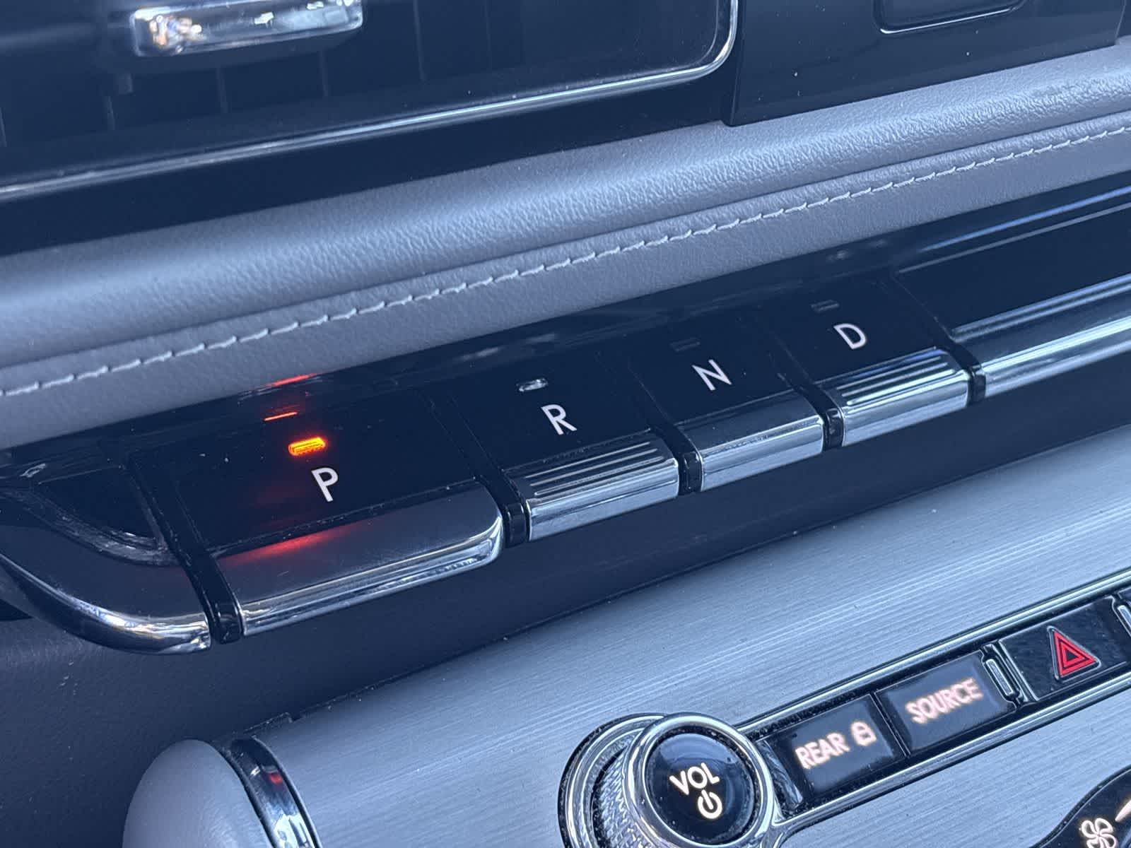 Thumbnail: 2020 Lincoln Aviator - 16