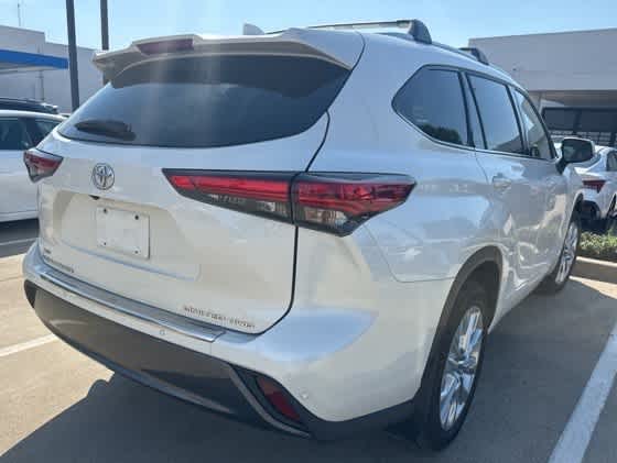 Thumbnail: 2020 Toyota Highlander - 3