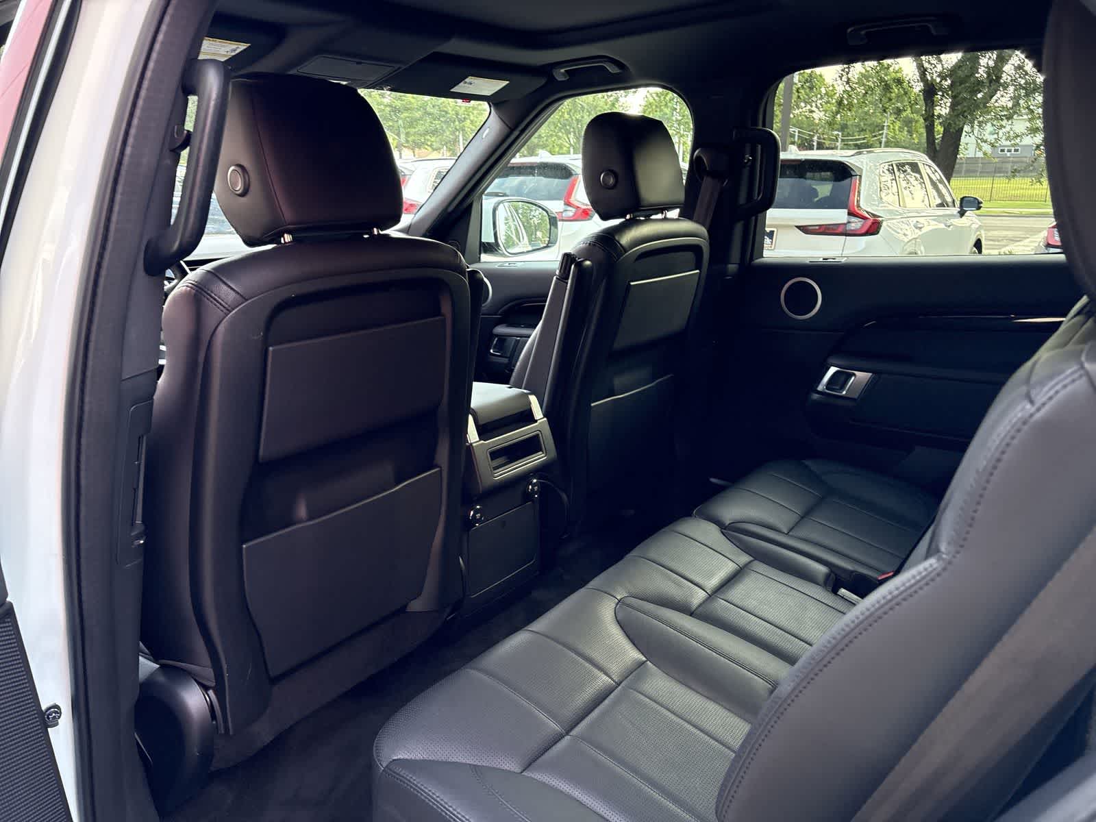 Thumbnail: 2019 Land Rover Discovery - 11