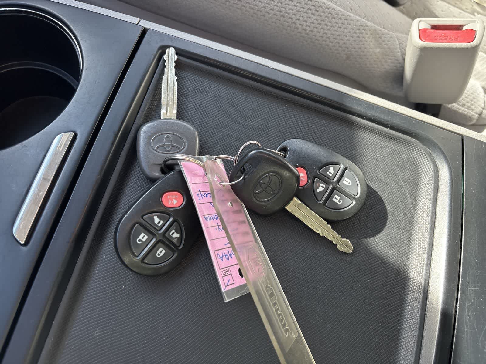 Thumbnail: 2015 Toyota Sienna - 19