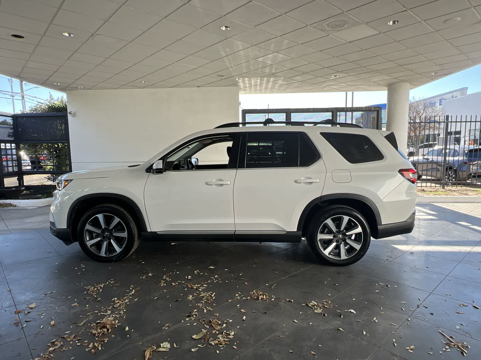 Thumbnail: 2023 Honda Pilot - 3