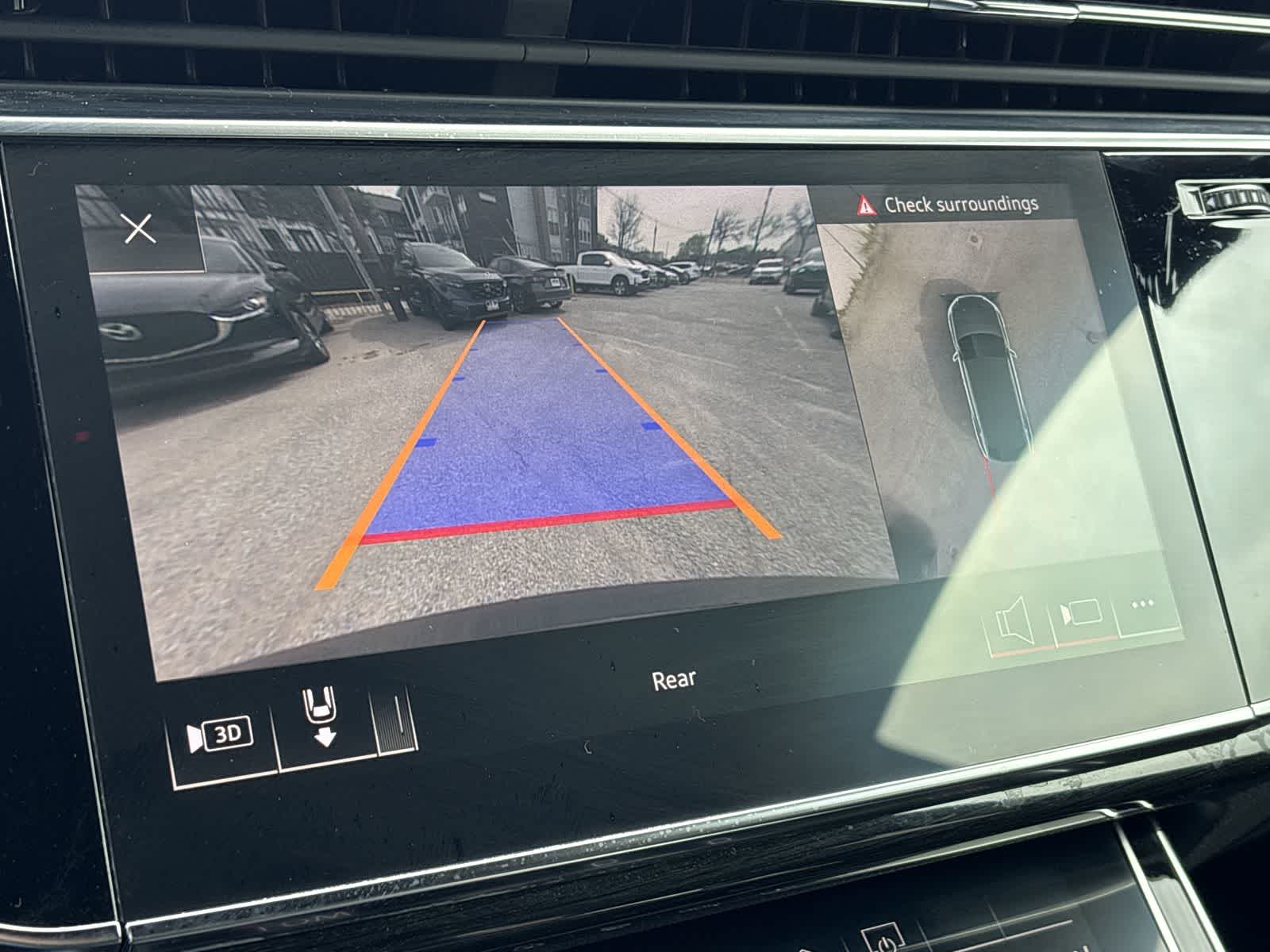 Thumbnail: 2020 Audi Q8 - 35