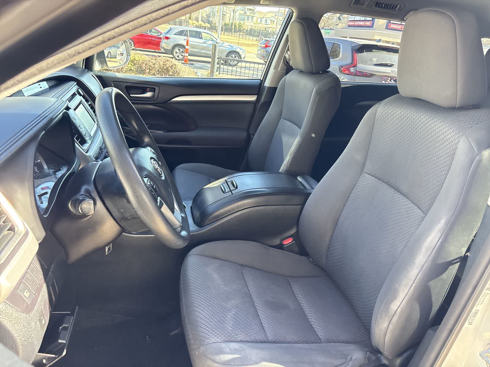 Thumbnail: 2017 Toyota Highlander - 18