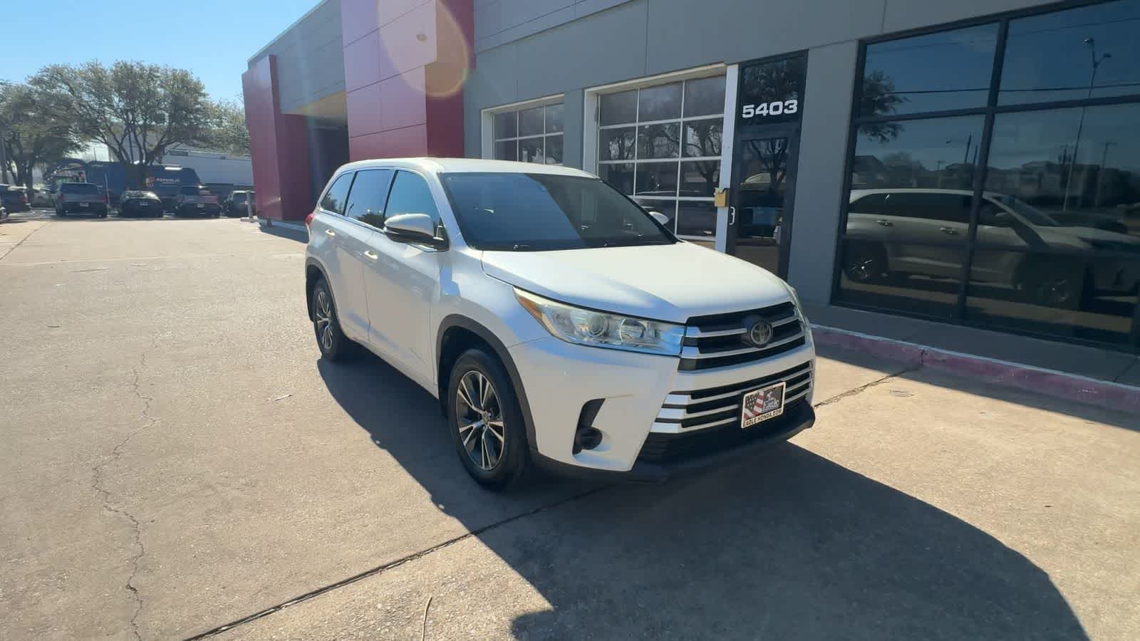 Thumbnail: 2017 Toyota Highlander - 2