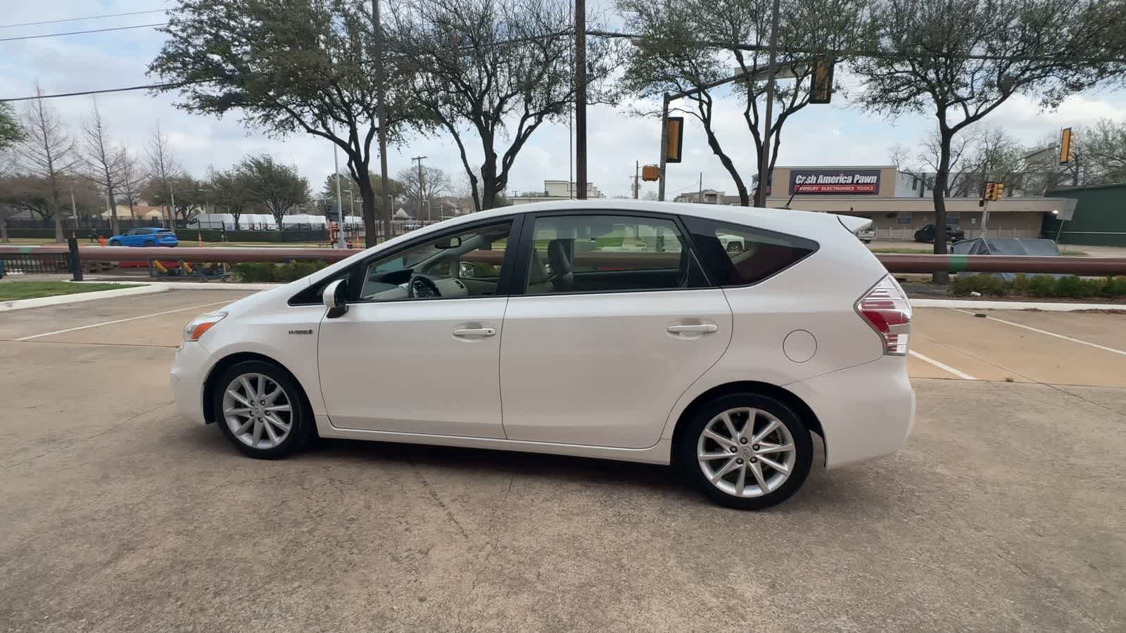 Thumbnail: 2012 Toyota Prius v - 5