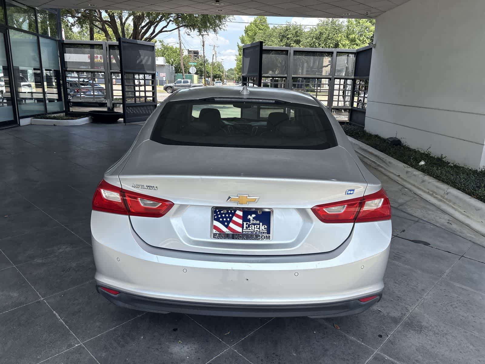 Thumbnail: 2017 Chevrolet Malibu - 5