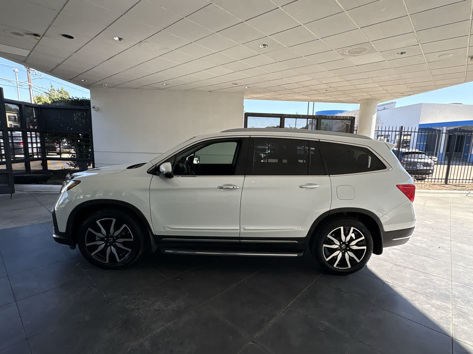 2021 Honda Pilot Touring photo 2