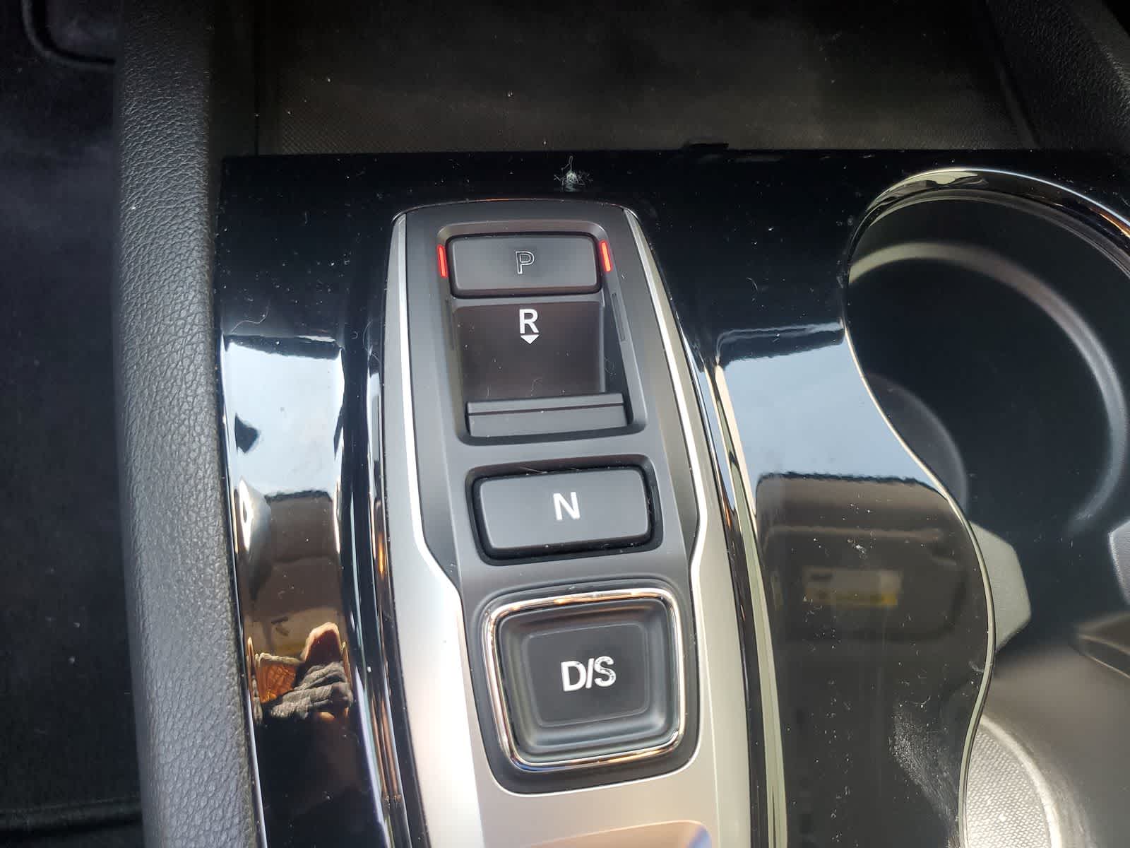 Thumbnail: 2017 Honda Pilot - 16