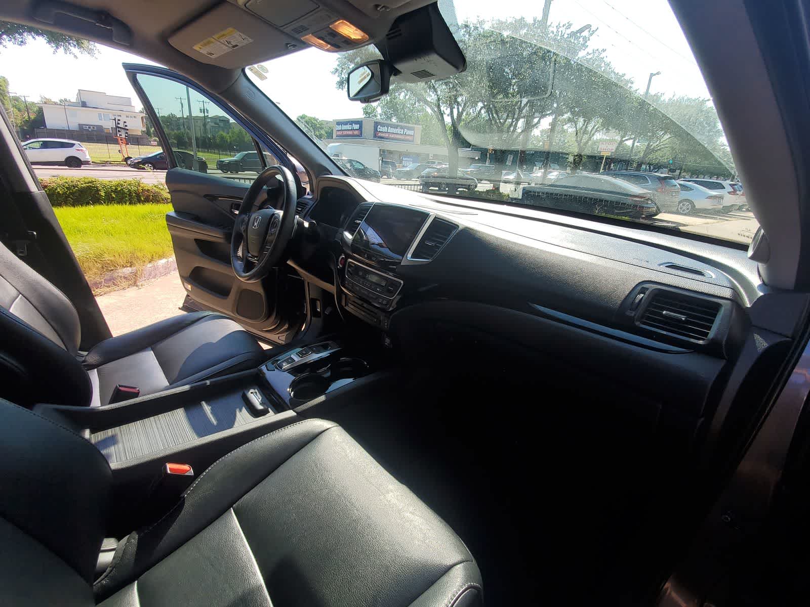 Thumbnail: 2017 Honda Pilot - 15