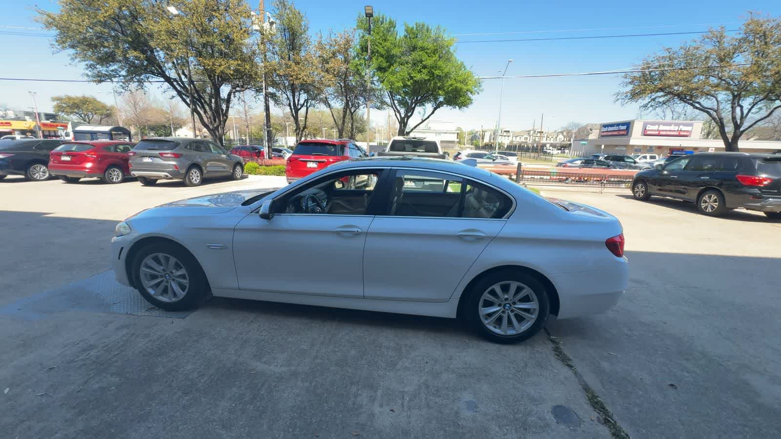 Thumbnail: 2015 BMW 5 Series - 5