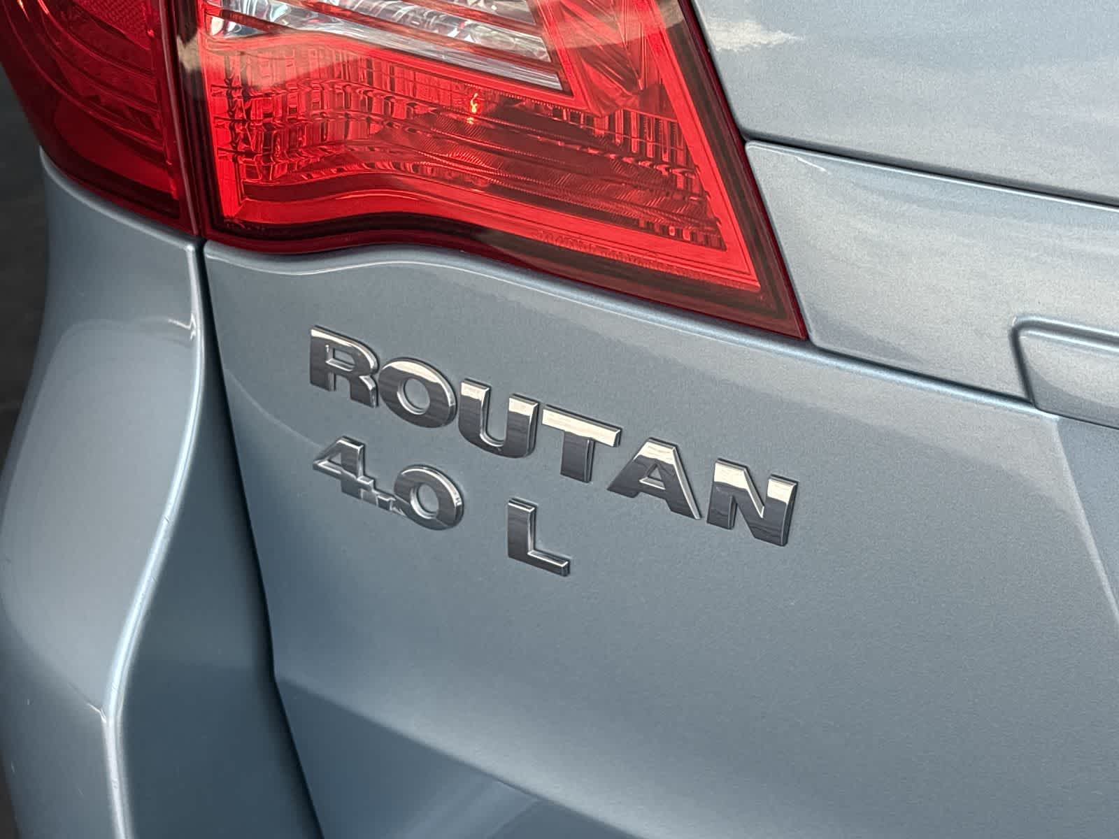 Thumbnail: 2009 Volkswagen Routan - 7