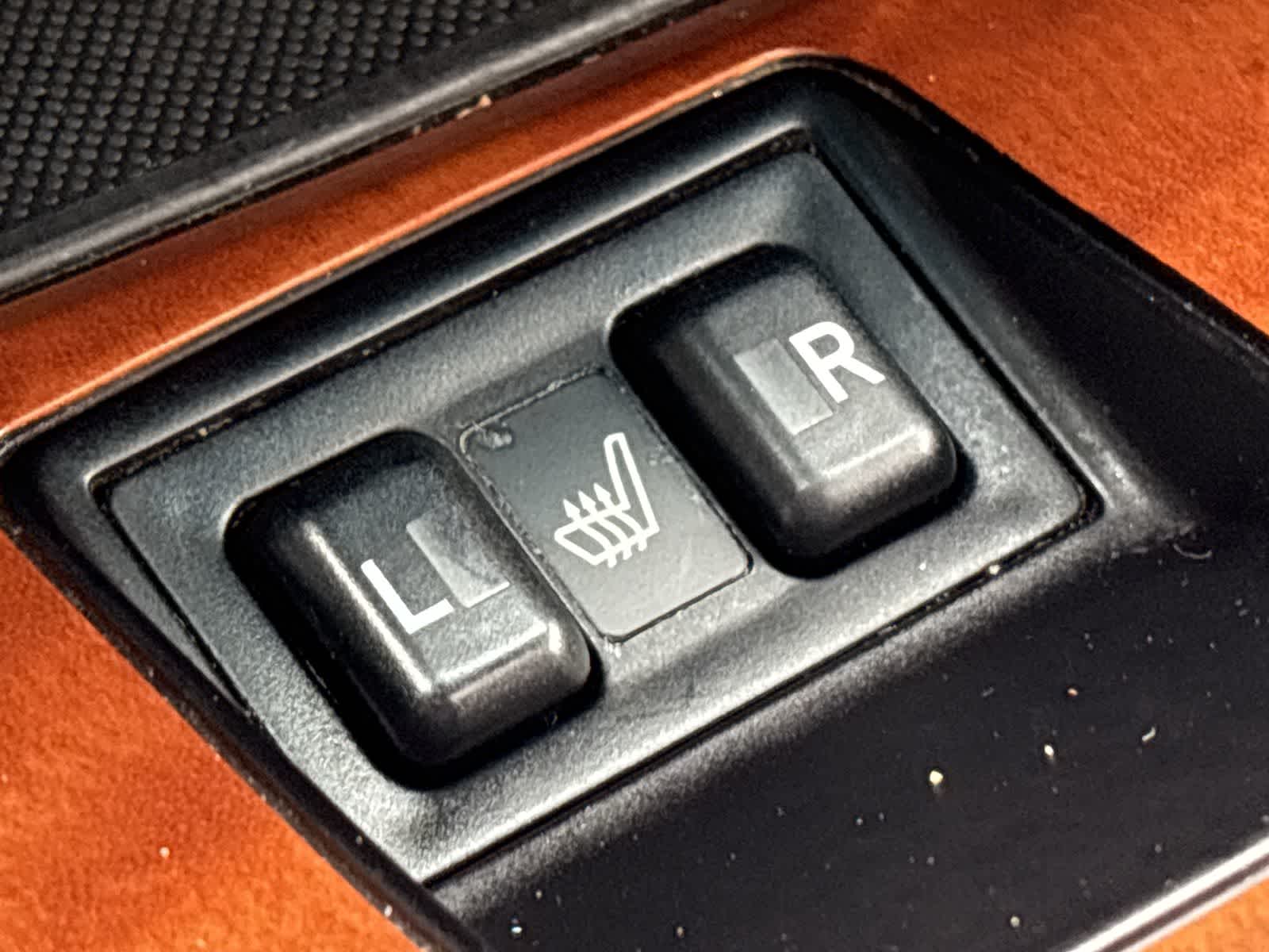 2011 Toyota Camry XLE 30