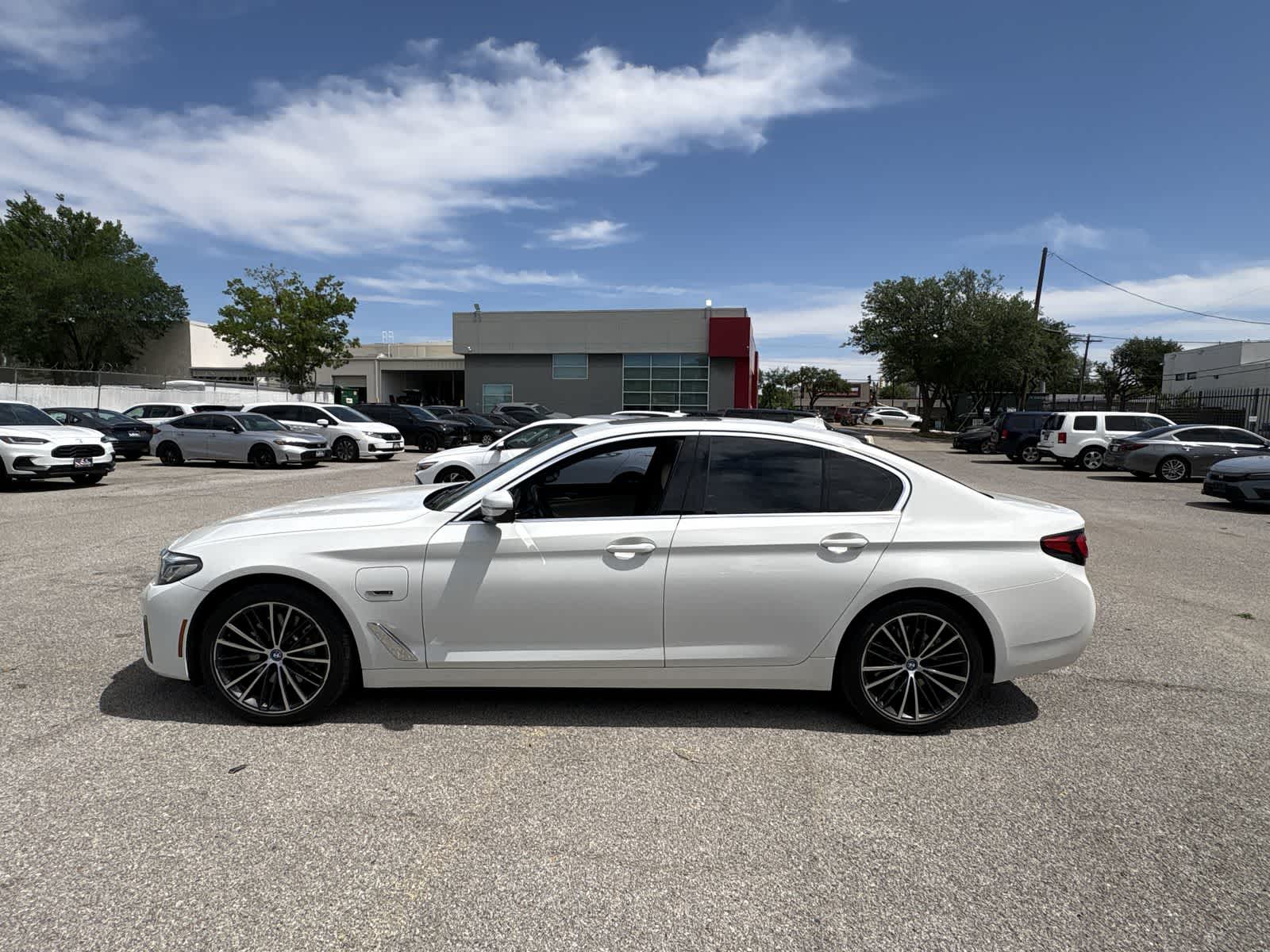 Thumbnail: 2023 BMW 5 Series - 3