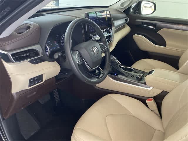 Used 2021 Toyota Highlander Platinum with VIN 5TDFZRBH8MS124415 for sale in Dallas, TX