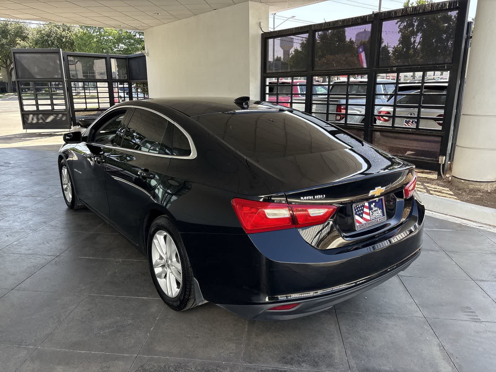 Thumbnail: 2016 Chevrolet Malibu - 4