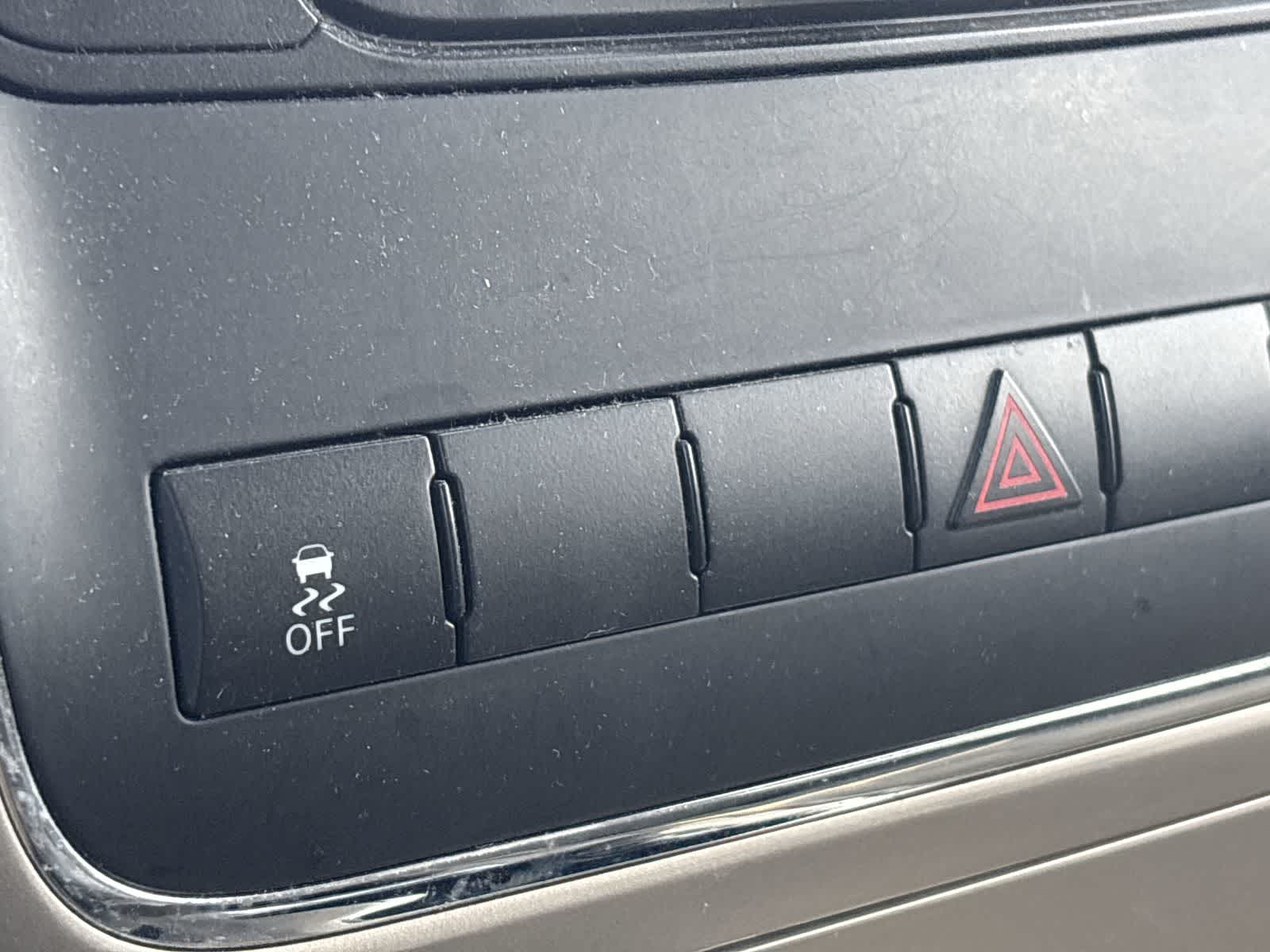 Thumbnail: 2011 Jeep Grand Cherokee - 25