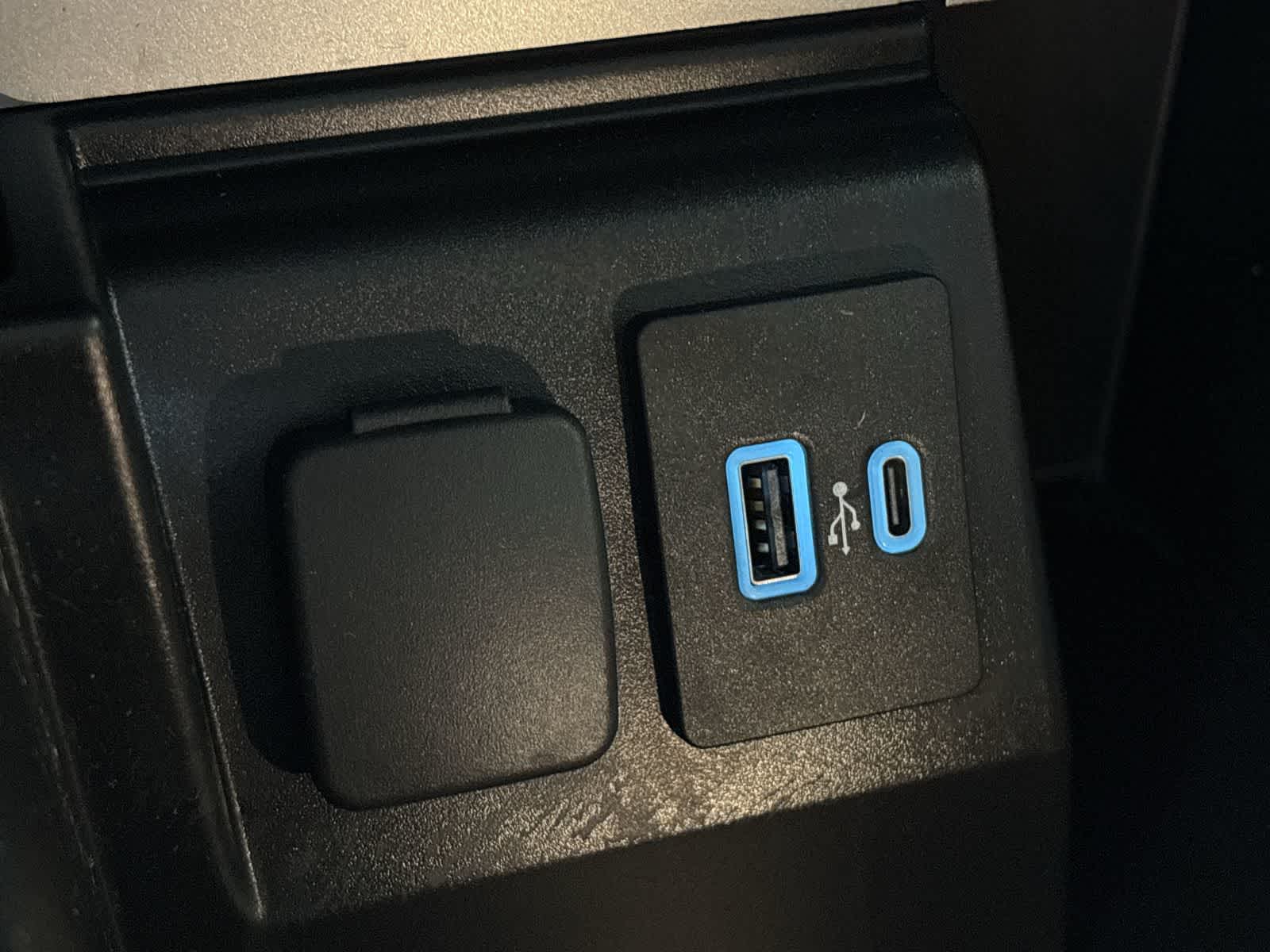 Thumbnail: 2022 Ford Explorer - 27