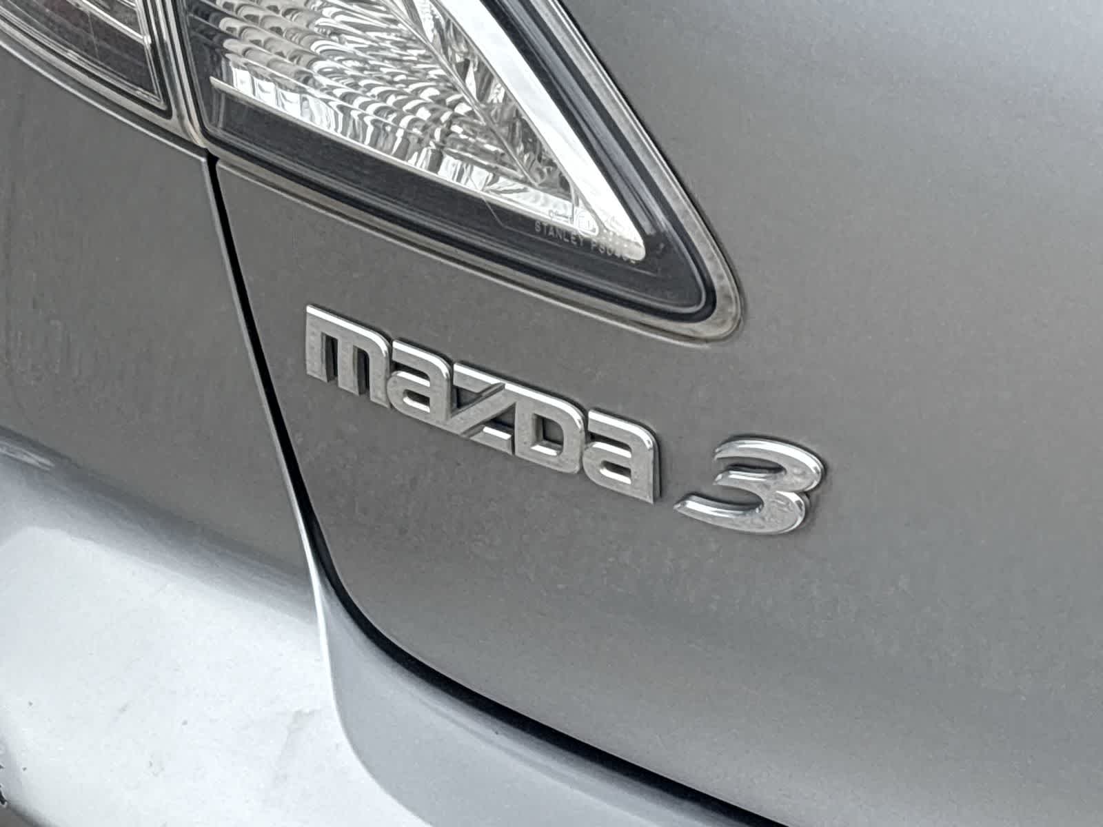 Thumbnail: 2011 Mazda Mazda3 - 18