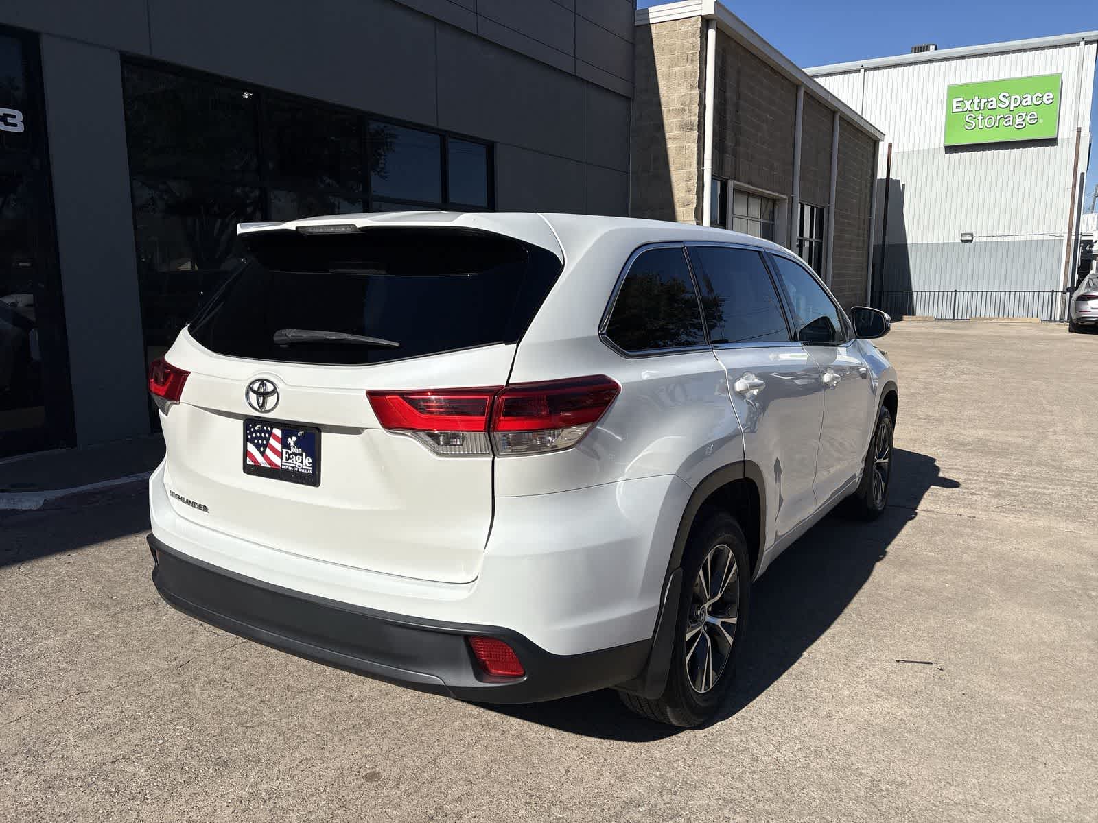Thumbnail: 2017 Toyota Highlander - 32