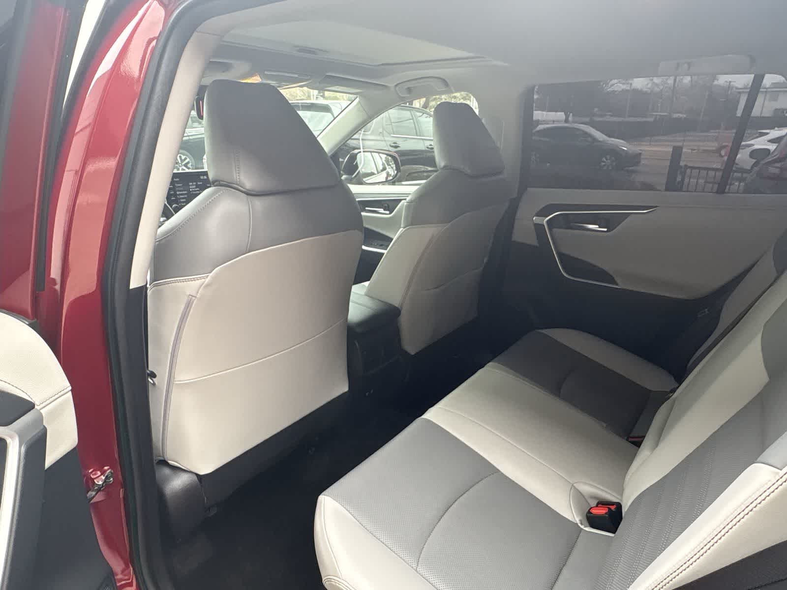 Thumbnail: 2019 Toyota RAV4 - 23