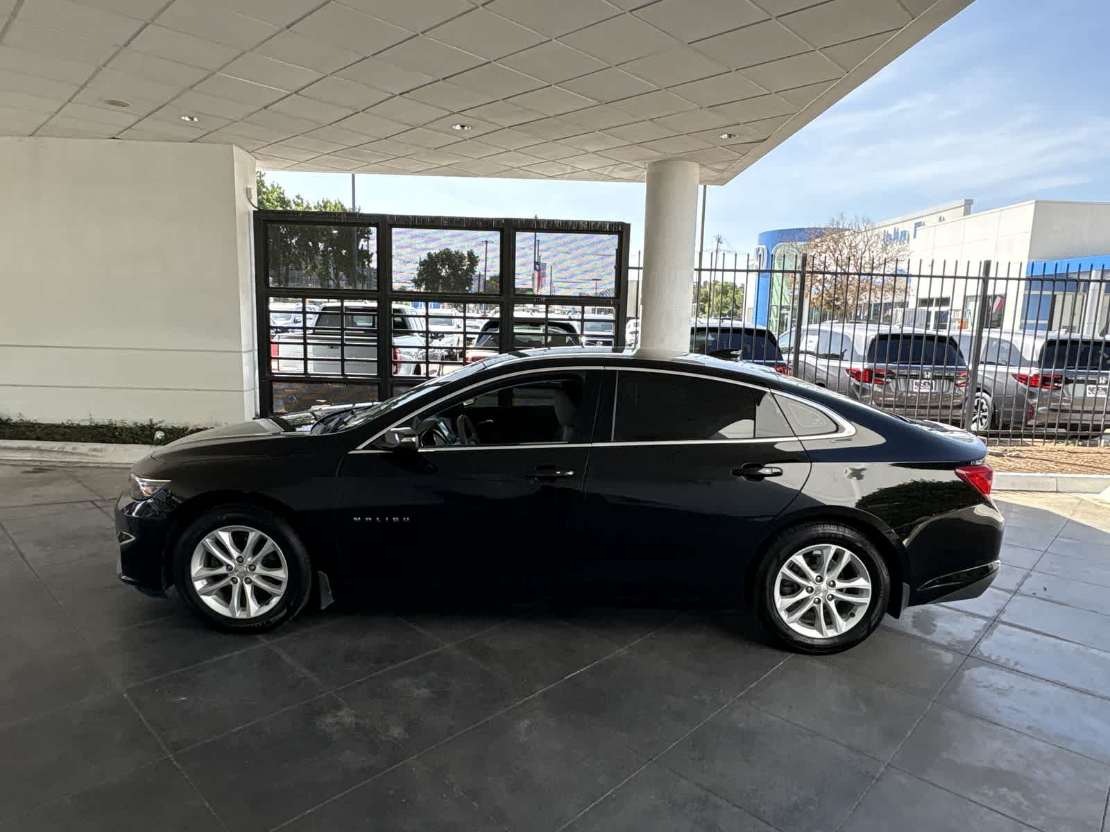 Thumbnail: 2016 Chevrolet Malibu - 3