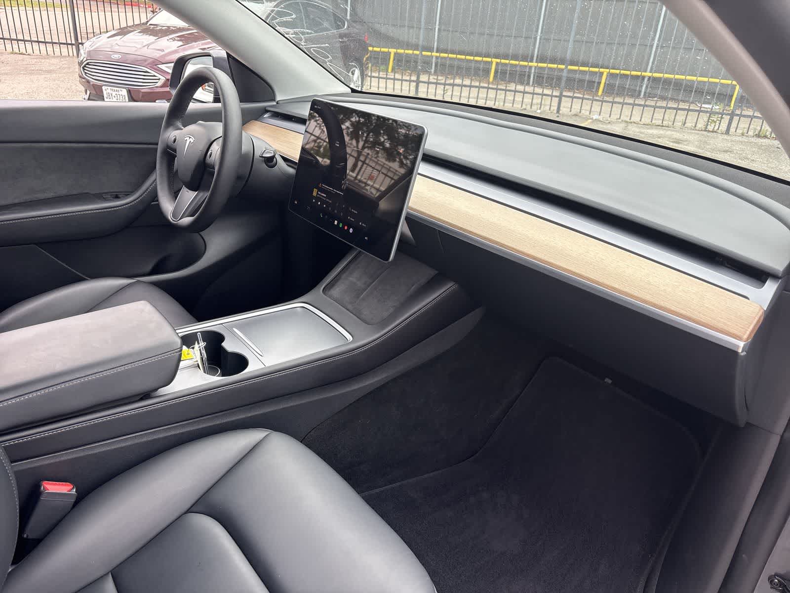 Thumbnail: 2022 Tesla Model Y - 17