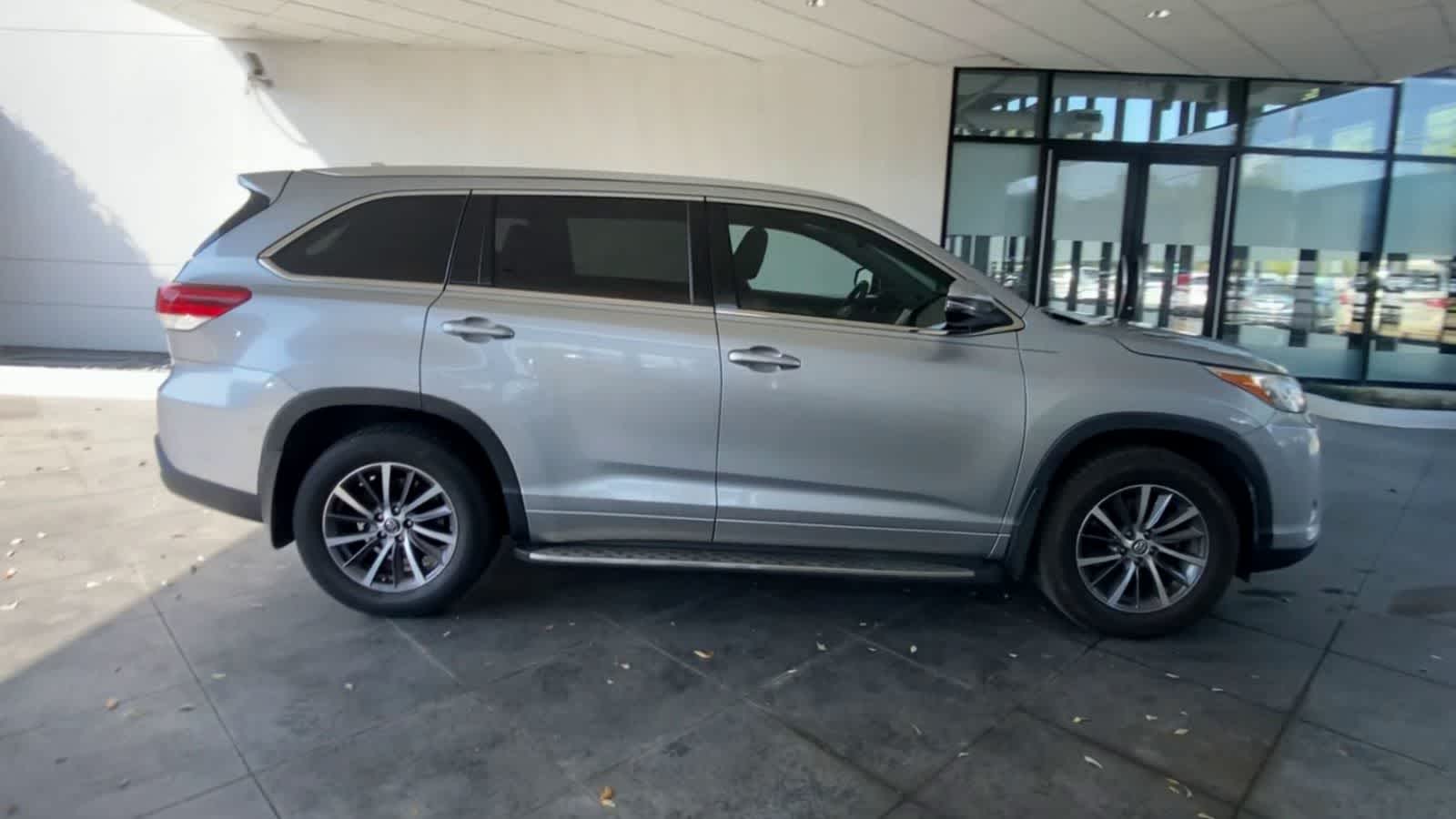 Thumbnail: 2017 Toyota Highlander - 9