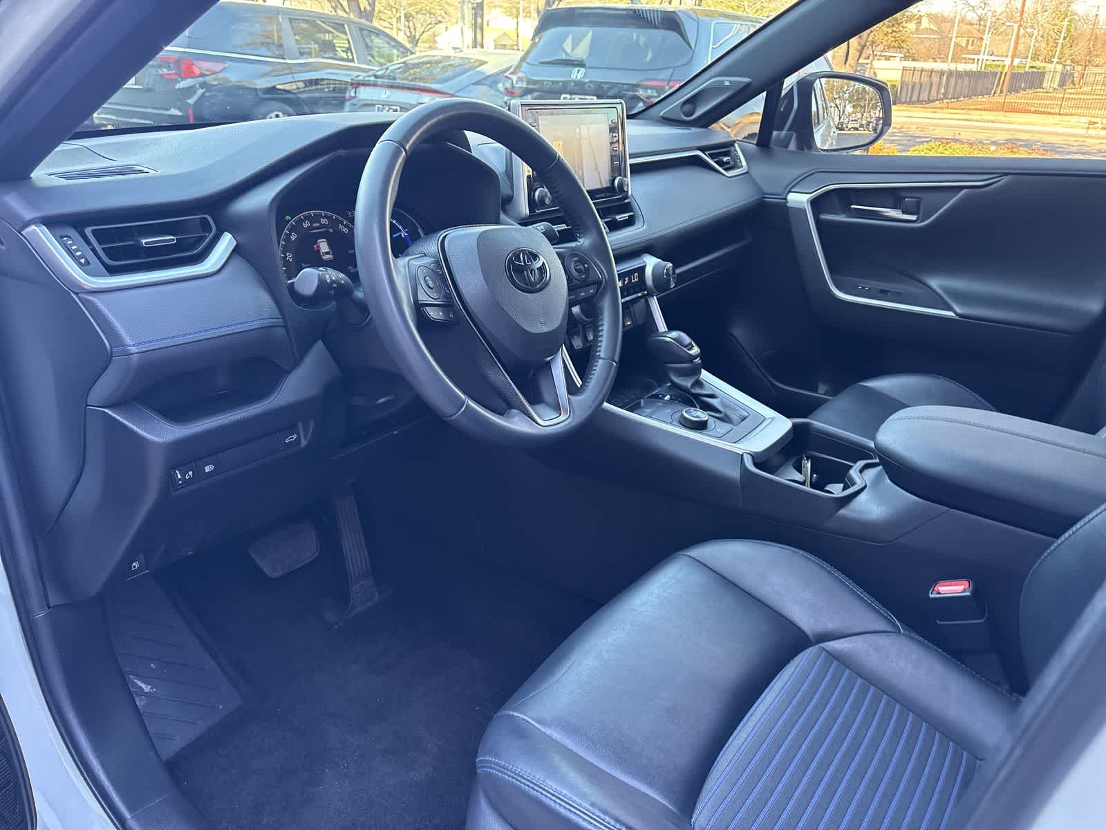 Thumbnail: 2020 Toyota RAV4 - 10