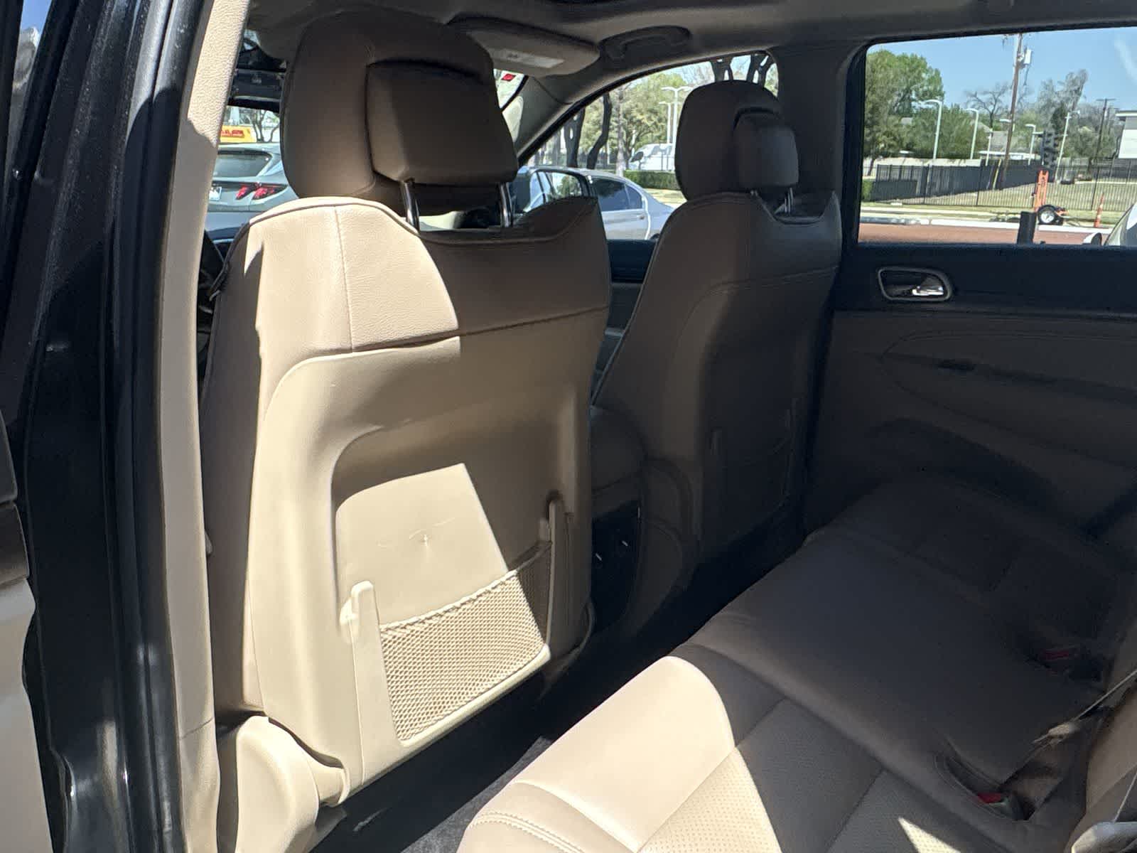 Thumbnail: 2015 Jeep Grand Cherokee - 23