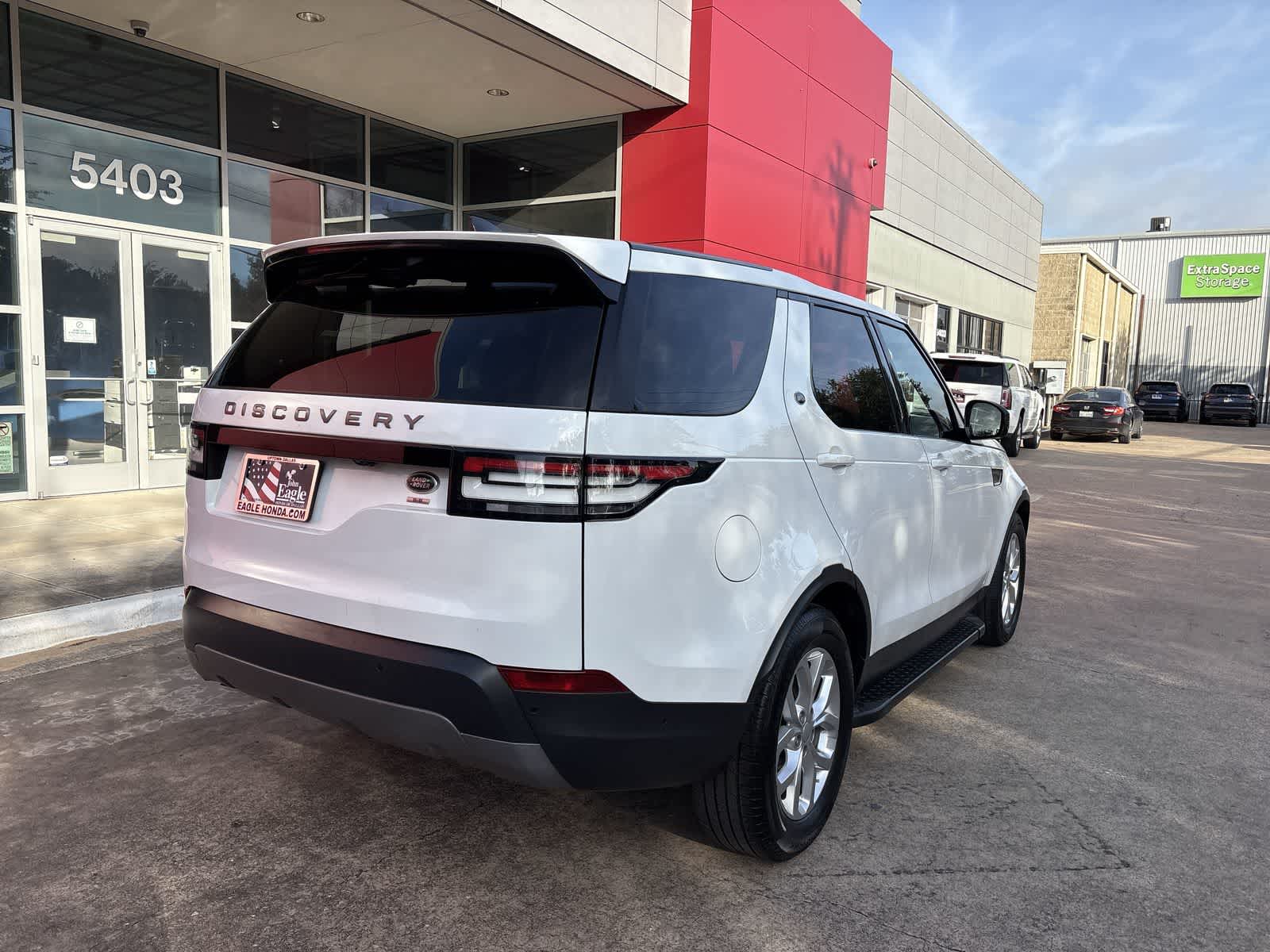 Thumbnail: 2019 Land Rover Discovery - 25